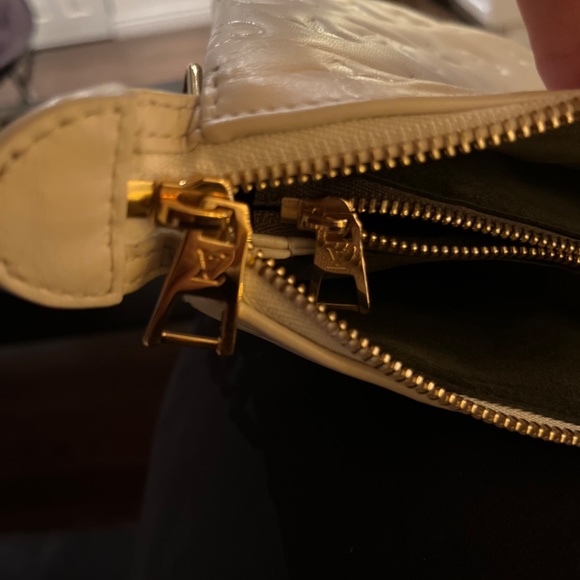 Louis Vuitton purse - Picture 3 of 10